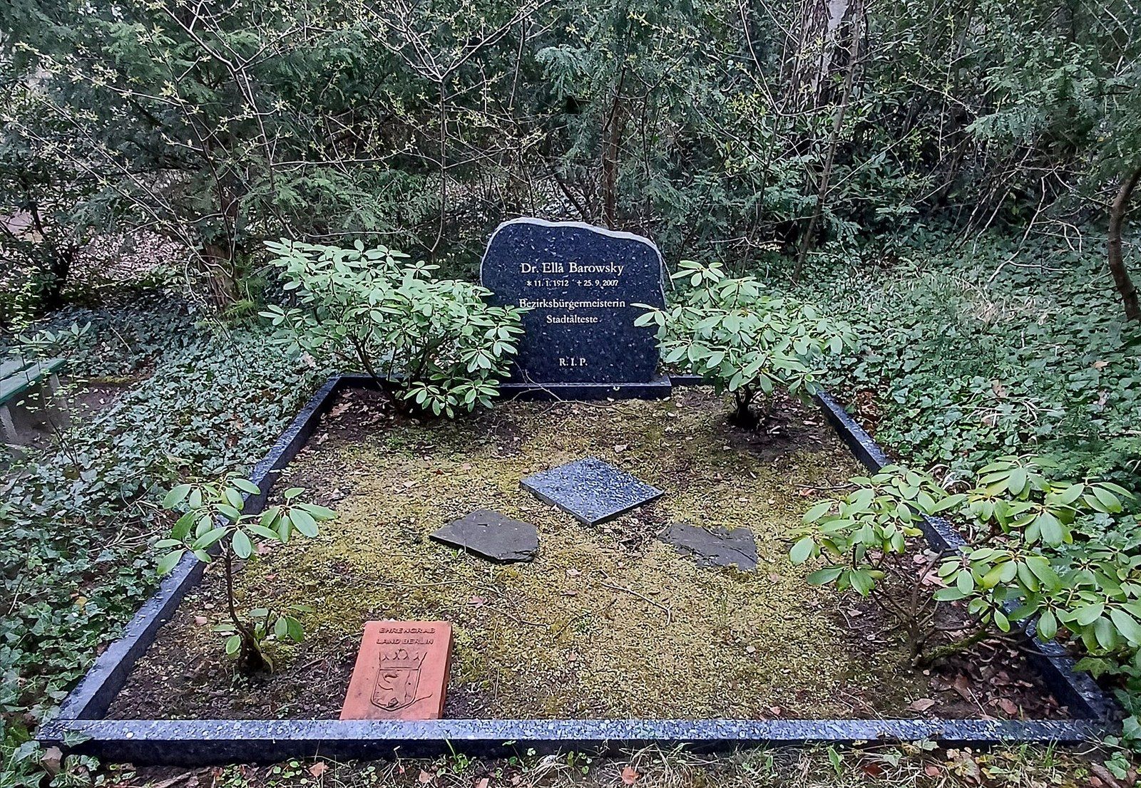 Grabstätte Ella Barowskys – Friedhof Eythstraße